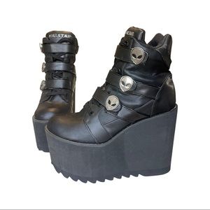 Killstar alien platform trainer boots